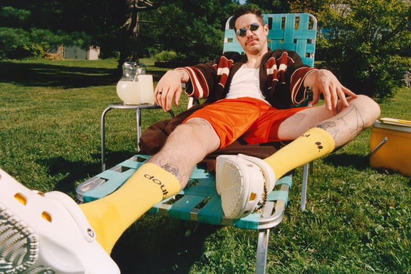 Si Pete Davidson ang Pinakabagong Brand Ambassador ng Crocs