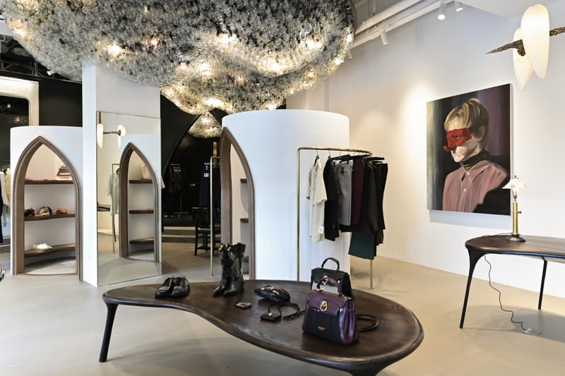 Bagong UNDERCOVER Store sa Hong Kong: Fashion Boutique na Parang Art Gallery