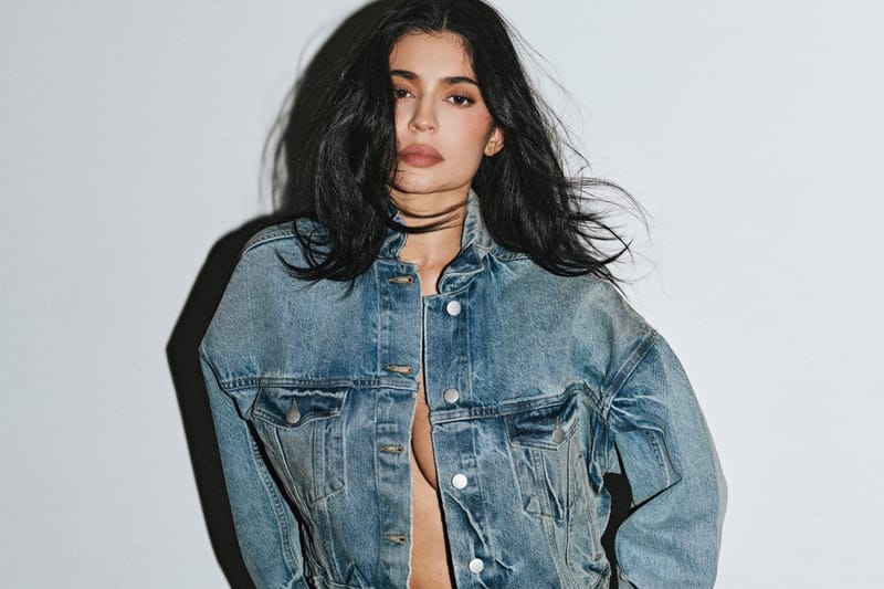 Dala ni Kylie Jenner ang Khy sa Isang Bagong Yugto