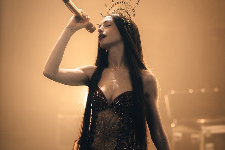 A24 Naglabas ng Mas Malinaw na BTS Images ng ‘Mother Mary’ na Pinagbibidahan ni Anne Hathaway