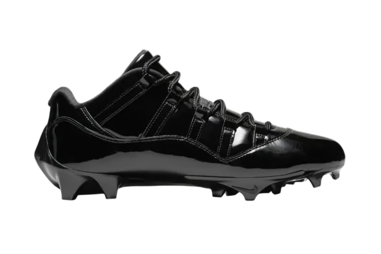 Inihahanda ng Jordan Brand ang Air Jordan 11 Low TD Cleat “Black Patent” para sa Gridiron