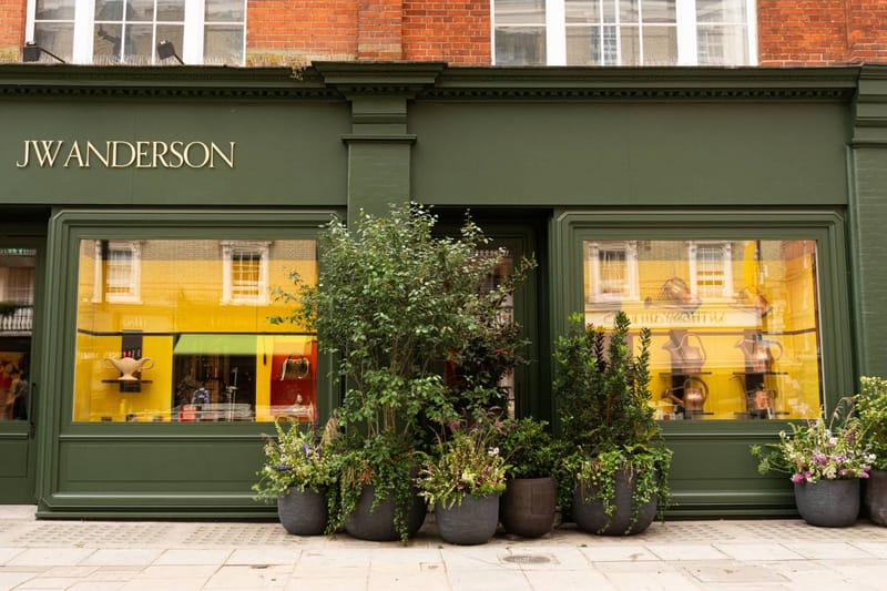JW Anderson at Burnt Fen Flowers Binago ang Pimlico Boutique para sa Chelsea Flower Show