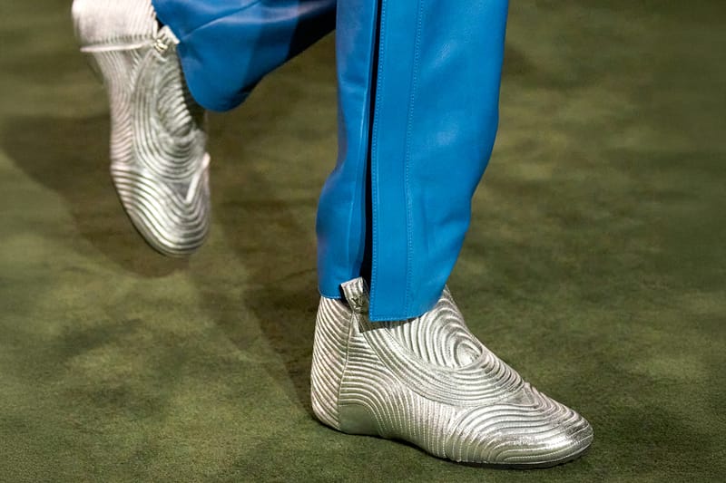 Louis Vuitton Cruise 2027 Shoes: Nasa Gitna ng Basketball Sneakers at Karate Kicks