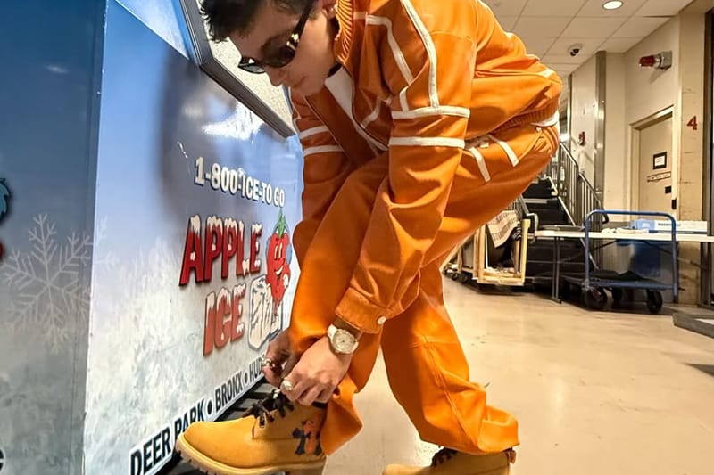 Fit Check: Bumalik si Chrome Hearts Timmy sa Custom Orange Track Suit at sa Pagbabalik ng Kanyang Blue at Orange Knicks Timbs