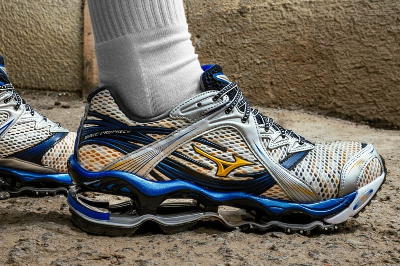 Muling inilalabas ng Mizuno ang flagship na WAVE PROPHECY 1 sa dalawang high-contrast na colorway