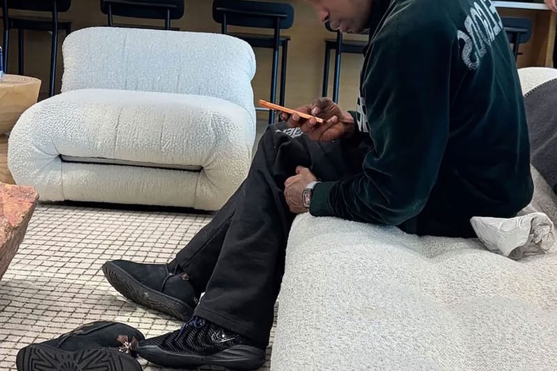 Travis Scott Ipinanlaban ang Jet-Black Nike Caitlin 1