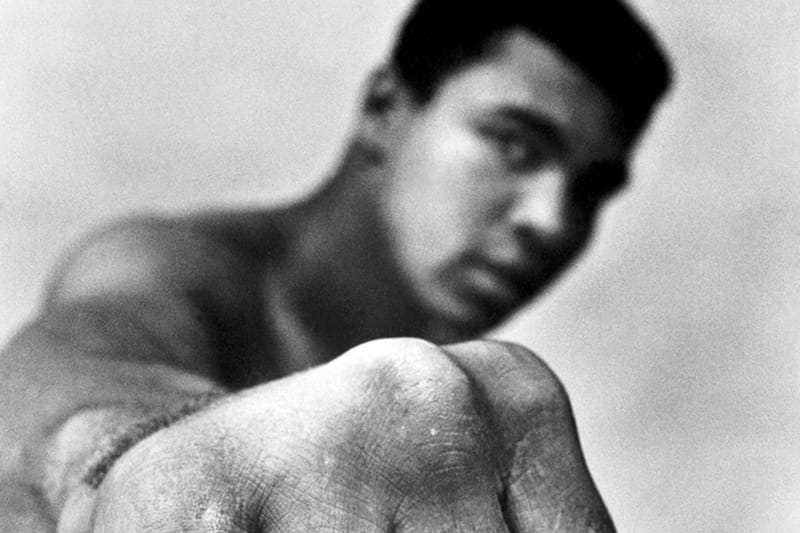 sacai Muhammad Ali Collection: Iconic Thomas Hoepker Magnum Print sa Sentro ng 3-Piece Drop