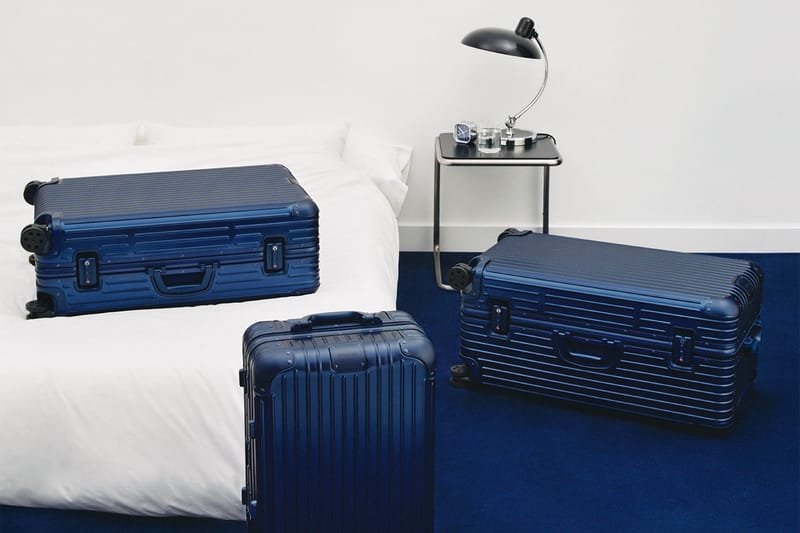 Ginagawang Permanenteng Kulay ng RIMOWA ang “Ink Blue” sa Original Aluminium Lineup Nito