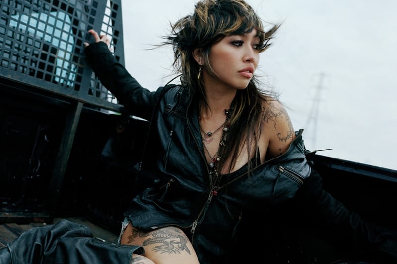 Inilabas ng beabadoobee ang ’90s Emo-Grunge Single na “Switchblade”