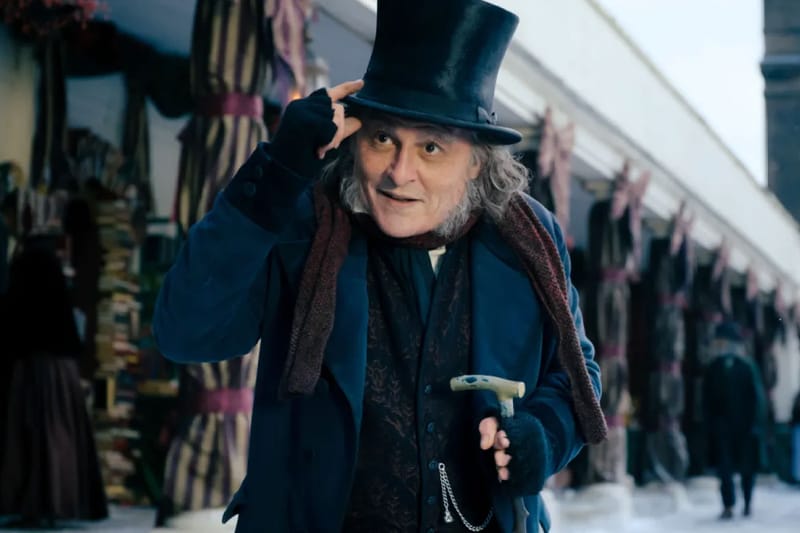 Sumailalim si Johnny Depp sa Nakapangingilabot na Pagbabagong-Anyo sa Opisyal na Trailer ng 'Ebenezer: A Christmas Carol' ni Ti West