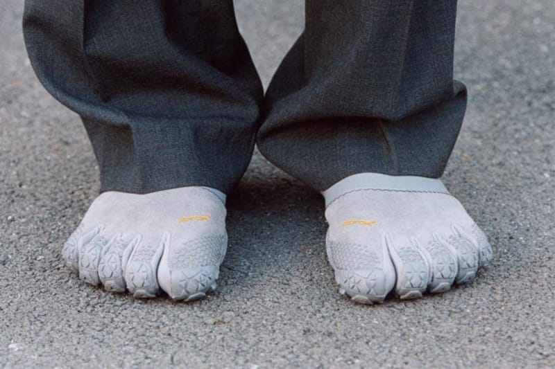 Pinagsama ng SUICOKE at Vibram ang Kohaze na Pangsara at MEGAGRIP sa Five-Toe na Sapatos na Suede