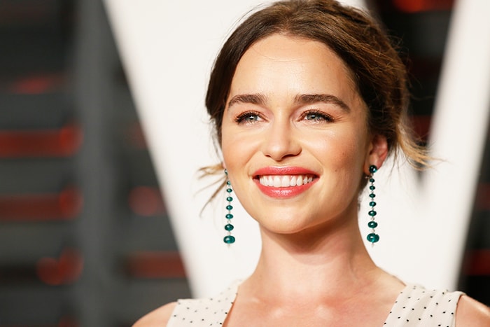 Shop Her Style:Emilia Clarke 新 Look 證明這個鞋款踏入 2018 還未過季!