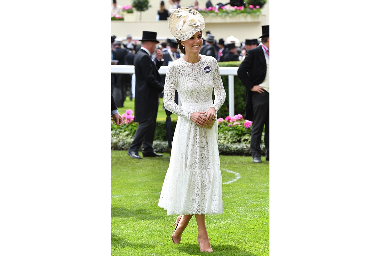 凱特皇妃 Kate Middleton 經常拿 clutch  原來大有理由