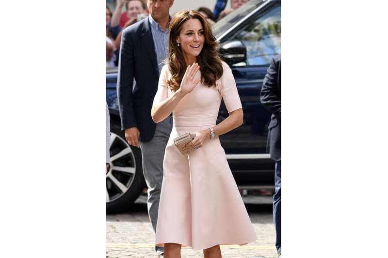 凱特皇妃 Kate Middleton 經常拿 clutch  原來大有理由