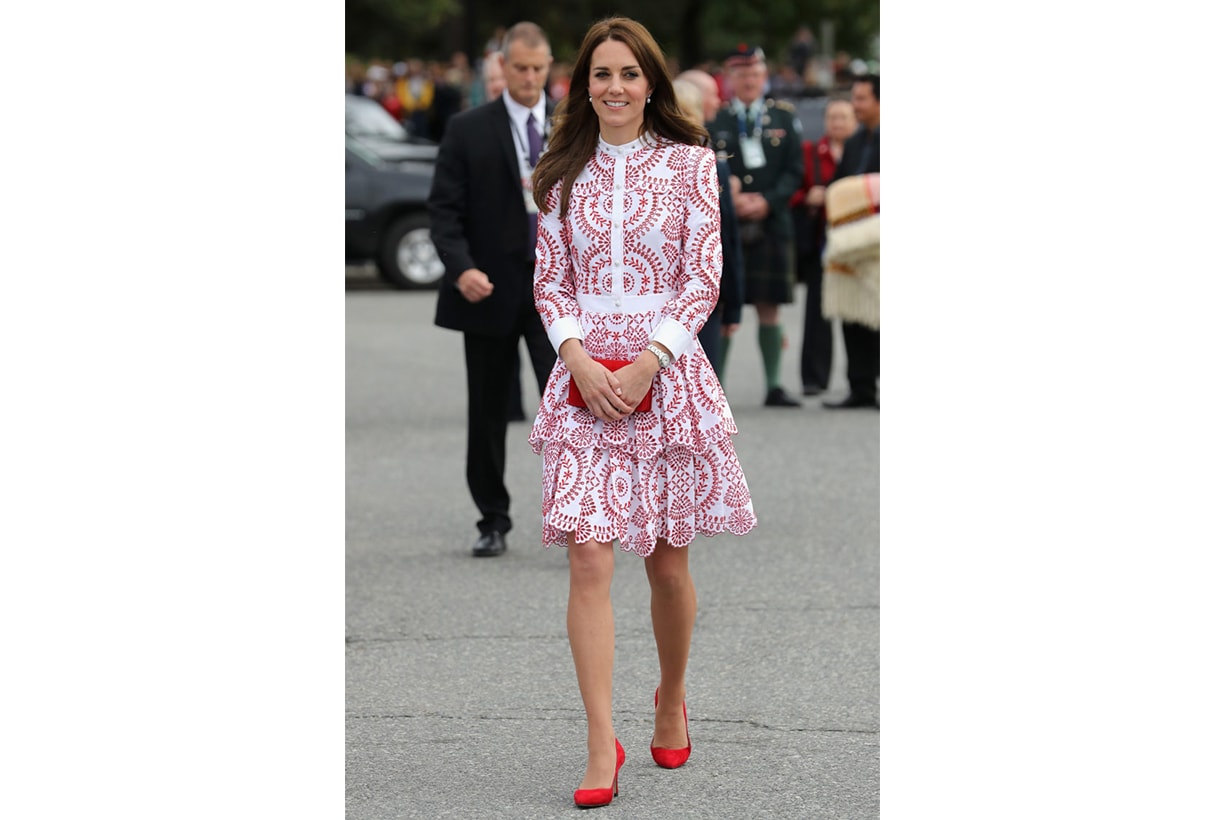 凱特皇妃 Kate Middleton 經常拿 clutch  原來大有理由
