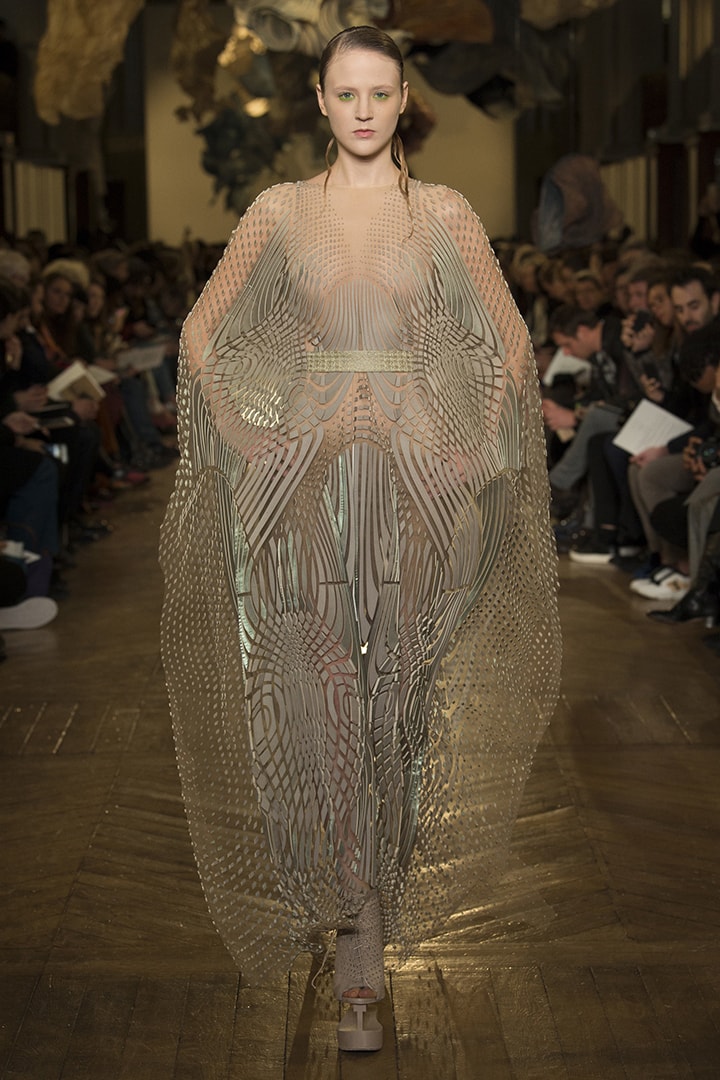 Iris van Herpen 2018 春夏高訂系列 高科技打造人裳合一 展現大自然本質