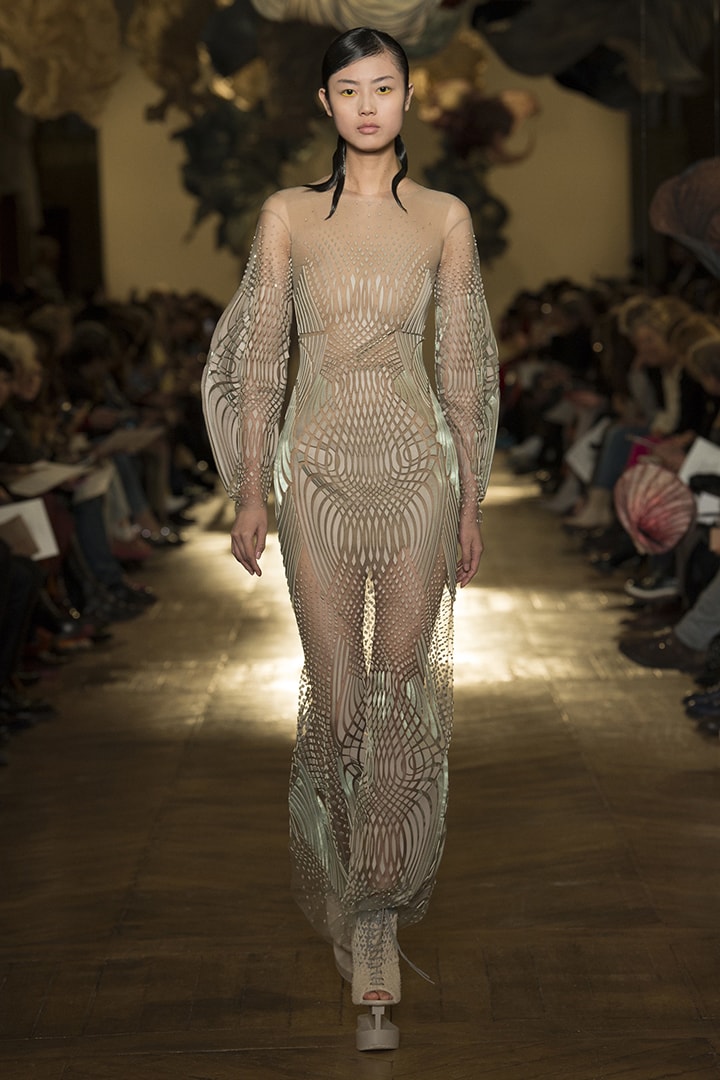 Iris van Herpen 2018 春夏高訂系列 高科技打造人裳合一 展現大自然本質