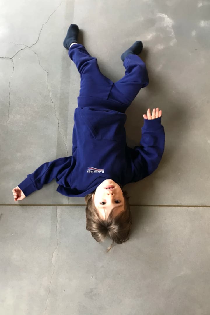 Balenciaga 與 SSENSE 合推限量版童裝休閒服