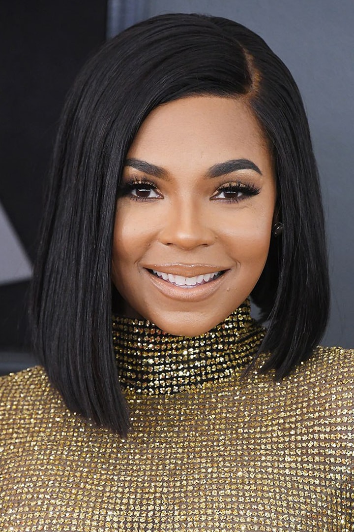 今屆 Grammys 紅地氈上的女星 竟然都不約而同地塗上了這色系的唇膏