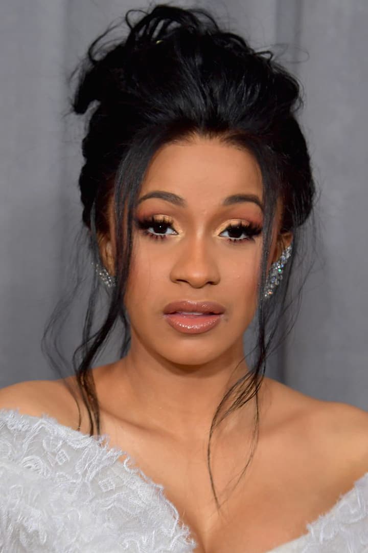今屆 Grammys 紅地氈上的女星 竟然都不約而同地塗上了這色系的唇膏