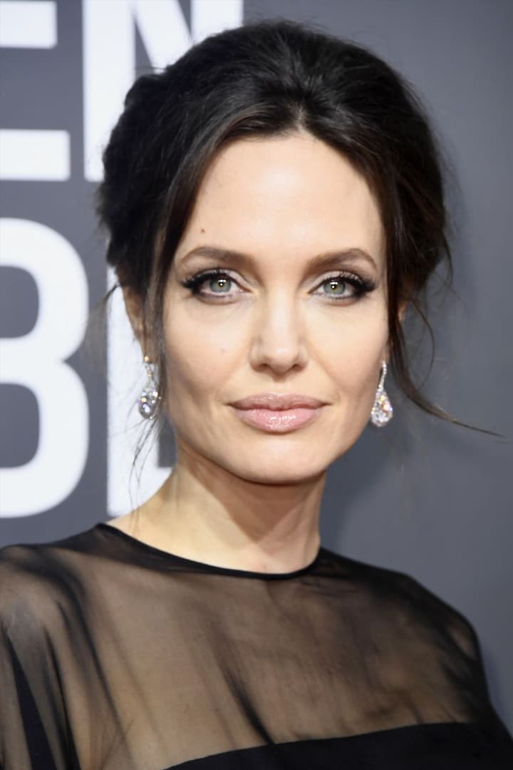 金球獎女星一律選擇以黑禮服上場  妝容髮型方面又如何突出搶鏡呢