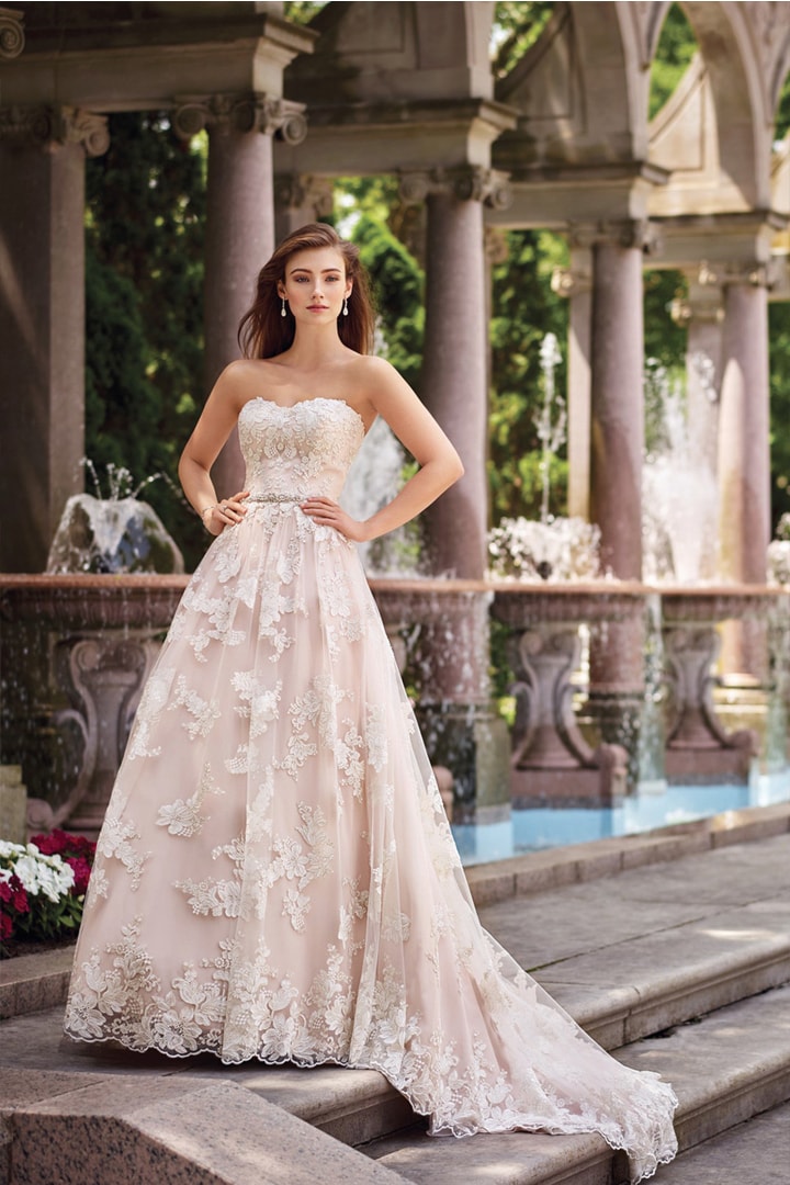婚紗真的沒有規定是白色的  粉紅色可以讓你看起來更仙氣十足