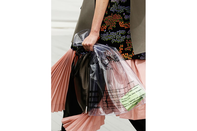 Celine  2018 夏季透明膠袋銀包套裝絕對 Phoebe Philo 的玩味之作