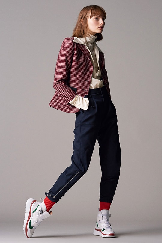 連走優雅路線的 Chloé 都在 2018 早秋系列活推出 Dad Sneakers