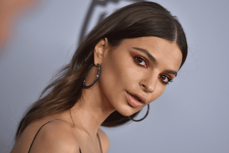 好身材也是一種困擾!Emily Ratajkowski:那時我只得 12 歲,但他們的眼神像在看 21 歲⋯⋯