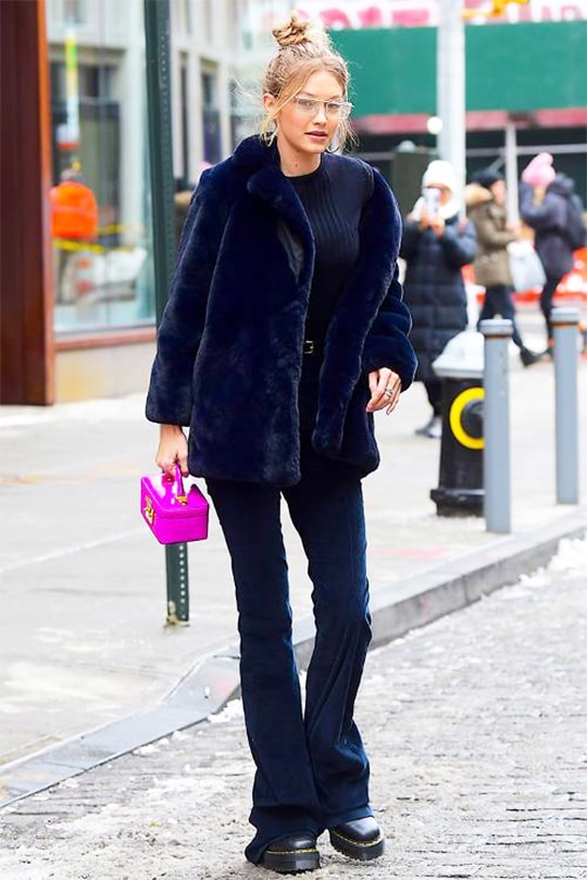 2018 年潮流 Gigi Hadid  帶光起復古喇叭牛仔褲潮流