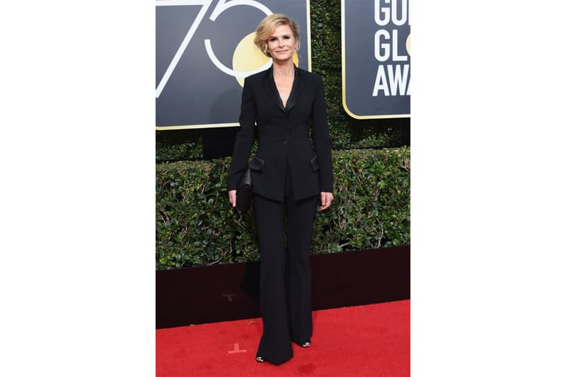 女星們穿著全黑褲款出席第 75 屆金球獎