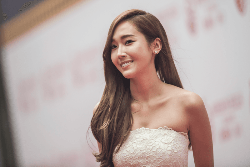 2018 果然是小手袋當道！「冰公主」Jessica 近日愛用的手袋是這款！