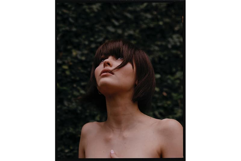 向名模媽媽致敬!Lily Rose Depp 最新半裸寫真,完全是 Vanessa Paradis 的倒模!