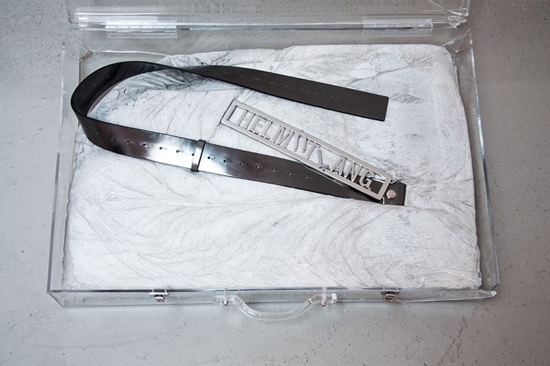 Helmut Lang 特別委託藝術家 Rose Salane 為品牌位於紐約和洛杉磯的商店創作一系列雕塑作品