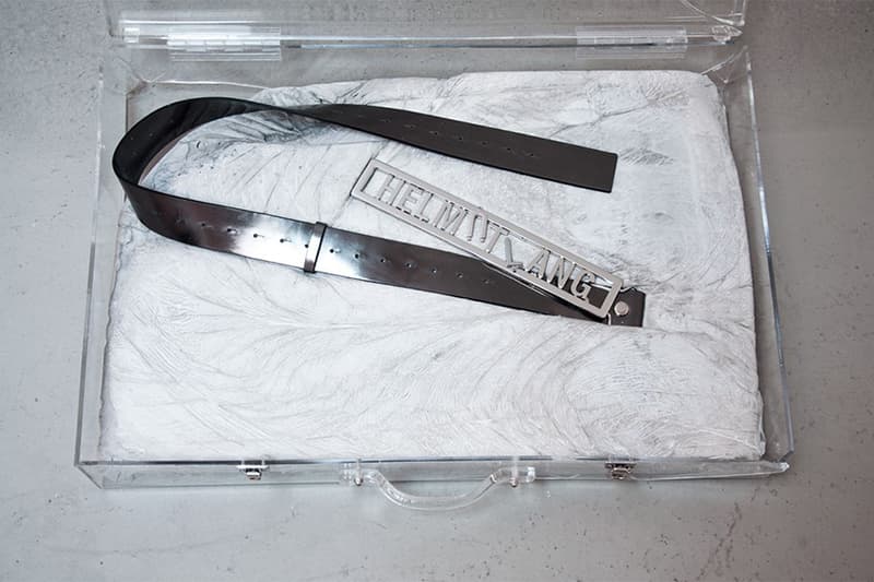 Helmut Lang 特別委託藝術家 Rose Salane 為品牌位於紐約和洛杉磯的商店創作一系列雕塑作品
