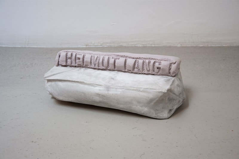 Helmut Lang 特別委託藝術家 Rose Salane 為品牌位於紐約和洛杉磯的商店創作一系列雕塑作品