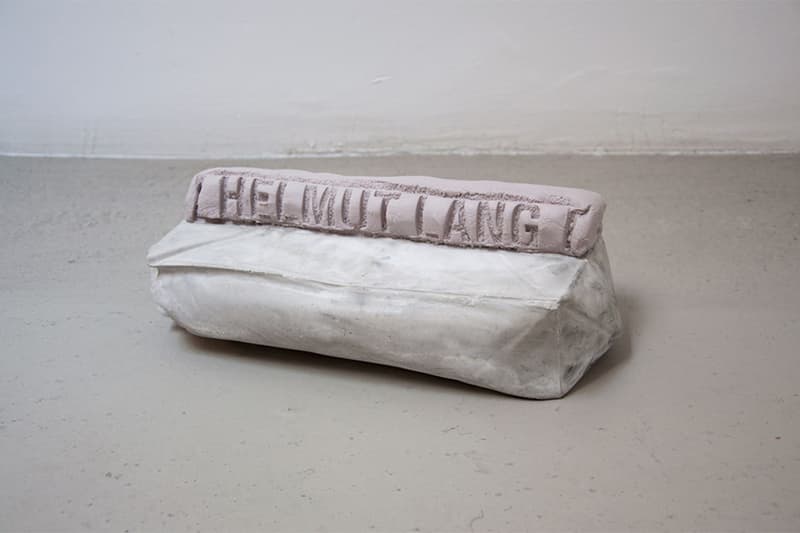 Helmut Lang 特別委託藝術家 Rose Salane 為品牌位於紐約和洛杉磯的商店創作一系列雕塑作品