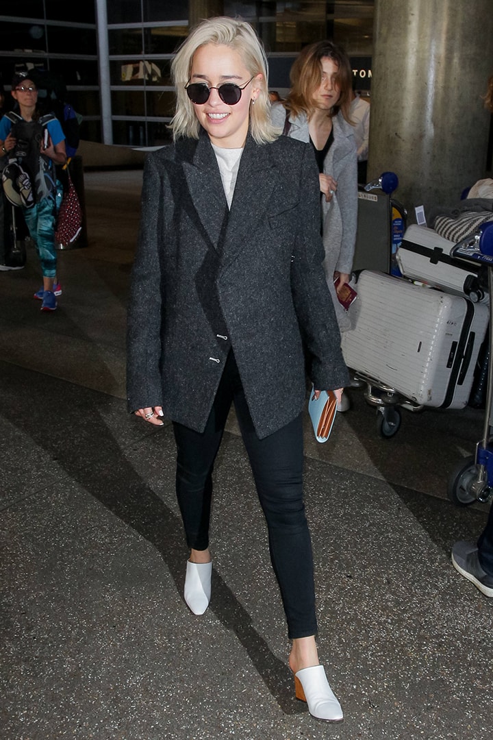 what-was-she-wearing-emilia-clarke-white-mules-shoes_0000_GettyImages-900638418