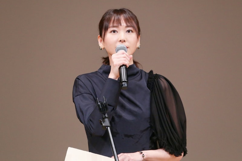 新垣結衣相隔 10 年拿下最佳女優賞，背後的 小故事 令全場動容