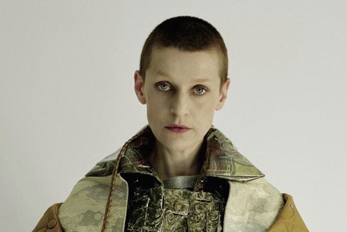 年輕時曾罹患厭食症的小眾歌手...如今 40 歲站上 Balenciaga 伸展台!