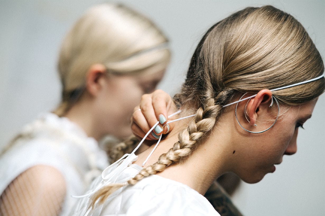 這個在網絡熱爆的編髮教學  可以讓你不用練習就編出 七手辮 髮型