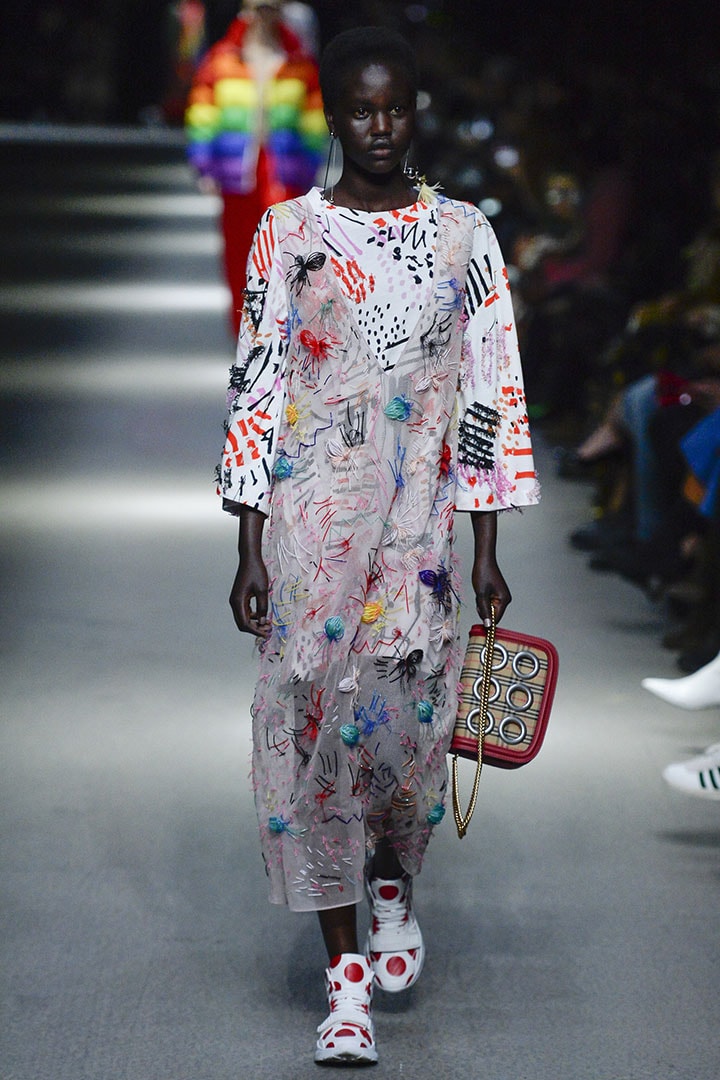 Christopher Bailey 最後一場 Burberry 彩虹時裝騷展現對 LGBTQ 支持