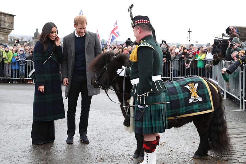 Meghan Markle 背上 Strathberry 斜揹袋打破皇室慣例