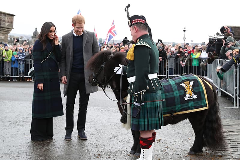 Meghan Markle 背上 Strathberry 斜揹袋打破皇室慣例