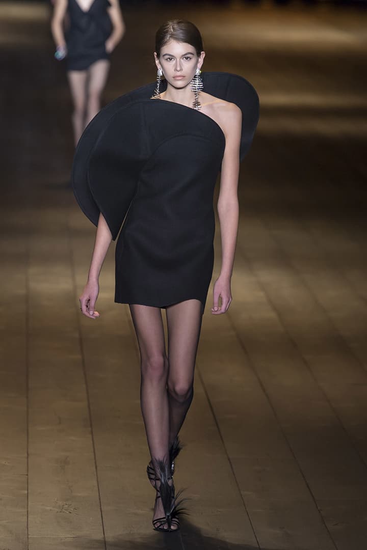 Saint Laurent 2018 秋冬系列性感超短剪裁