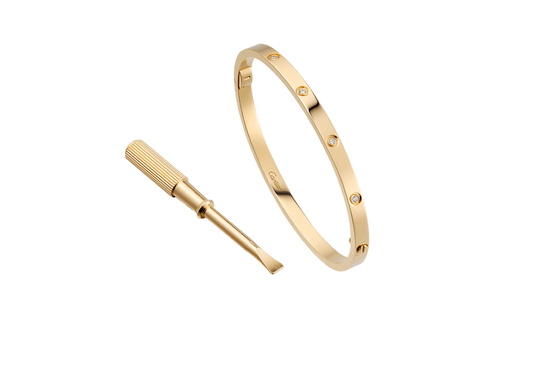 為情人節升溫 為愛人送上卡地亞手鐲 定下愛的諾言