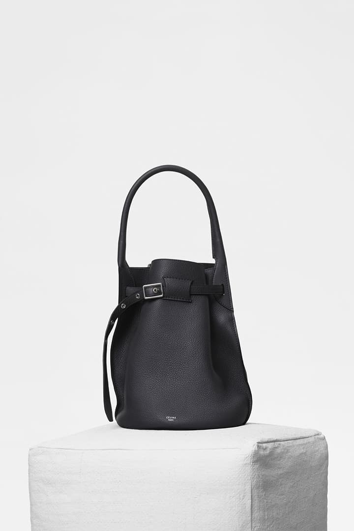 Phoebe Philo 為 Céline 2018 春夏系列設計的 Big Bag Bucket 水桶包