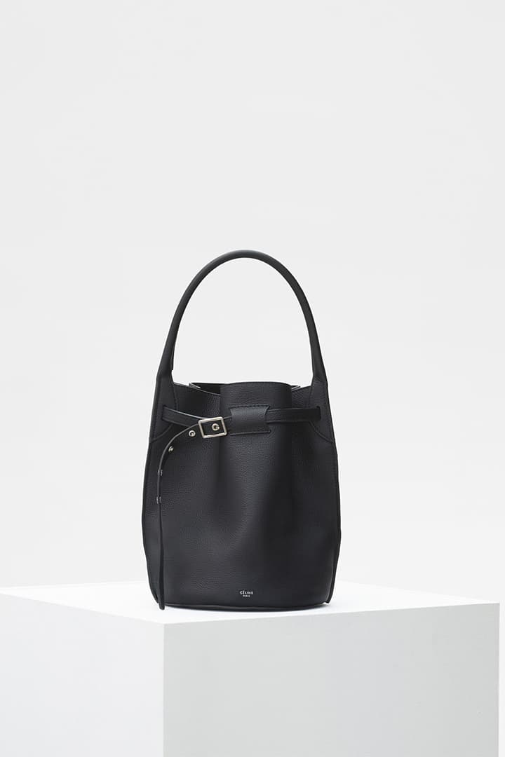 Phoebe Philo 為 Céline 2018 春夏系列設計的 Big Bag Bucket 水桶包