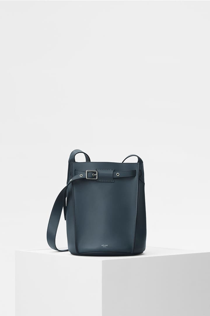 Phoebe Philo 為 Céline 2018 春夏系列設計的 Big Bag Bucket 水桶包