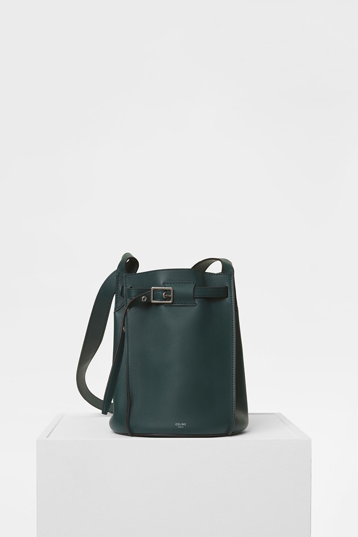 Phoebe Philo 為 Céline 2018 春夏系列設計的 Big Bag Bucket 水桶包